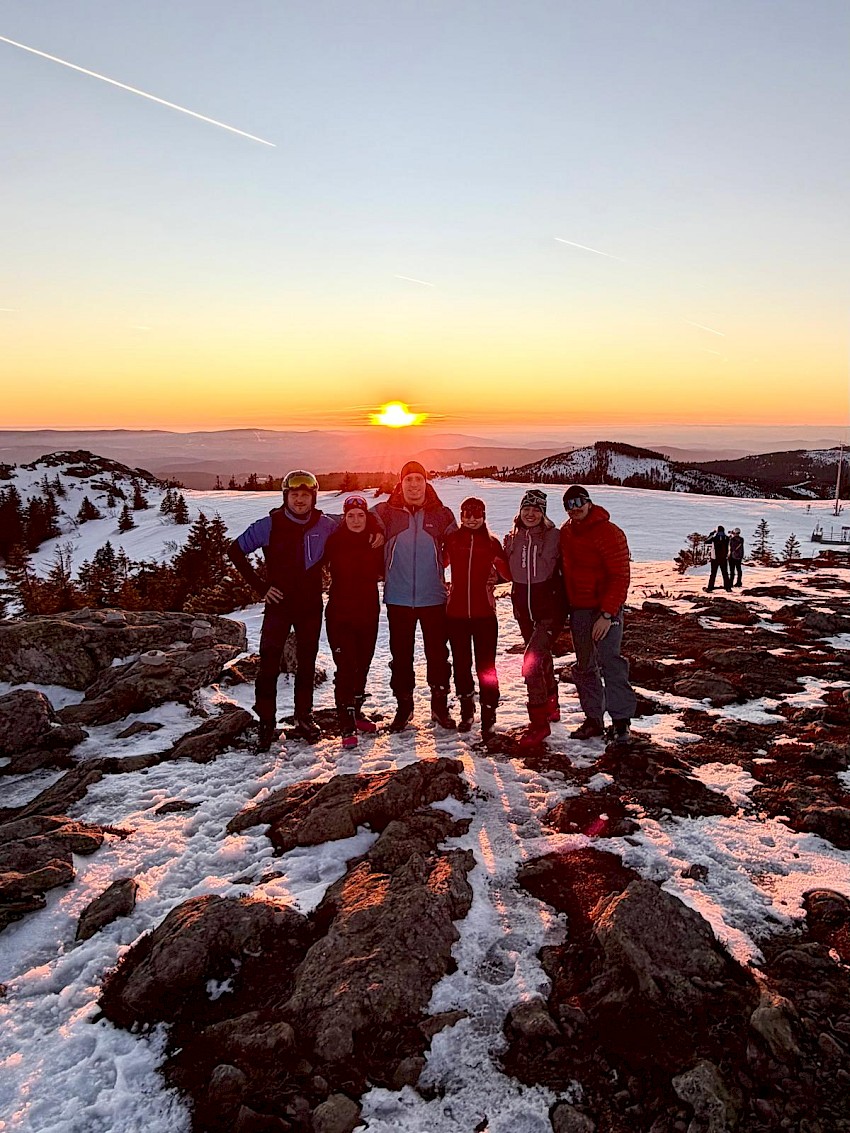 Skialpy na západ slunce